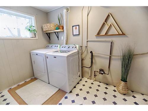 2414 14 Street North, Lethbridge, AB - Indoor Photo Showing Laundry Room