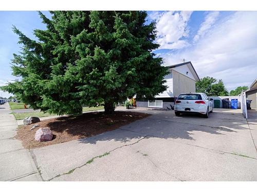 2414 14 Street North, Lethbridge, AB - Outdoor