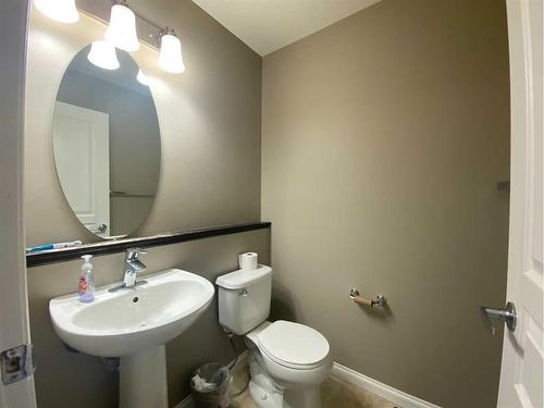 797 Silkstone Close West, Lethbridge, AB - Indoor Photo Showing Bathroom