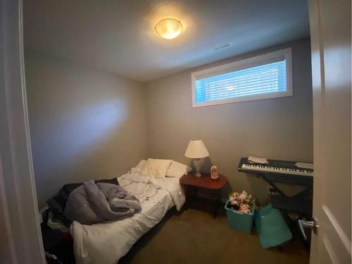 797 Silkstone Close West, Lethbridge, AB - Indoor Photo Showing Bedroom