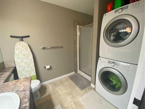 797 Silkstone Close West, Lethbridge, AB - Indoor Photo Showing Laundry Room