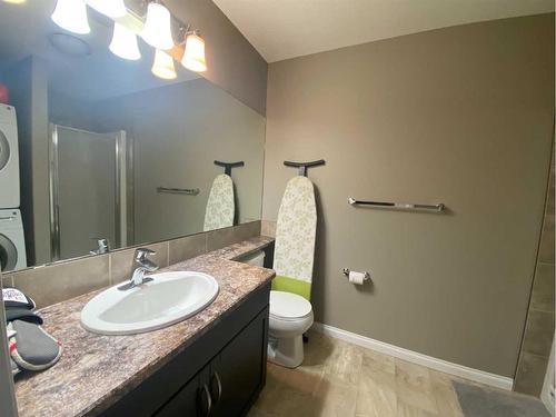 797 Silkstone Close West, Lethbridge, AB - Indoor Photo Showing Bathroom