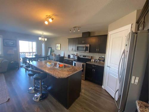 797 Silkstone Close West, Lethbridge, AB - Indoor Photo Showing Kitchen With Upgraded Kitchen