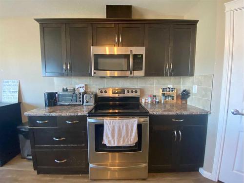 797 Silkstone Close West, Lethbridge, AB - Indoor Photo Showing Kitchen