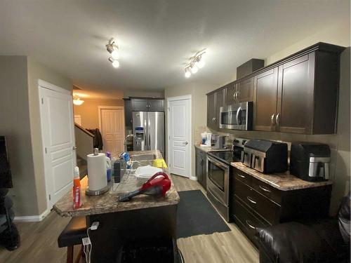 799 Silkstone Close West, Lethbridge, AB - Indoor Photo Showing Kitchen