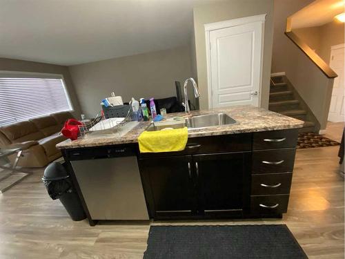 799 Silkstone Close West, Lethbridge, AB - Indoor Photo Showing Kitchen