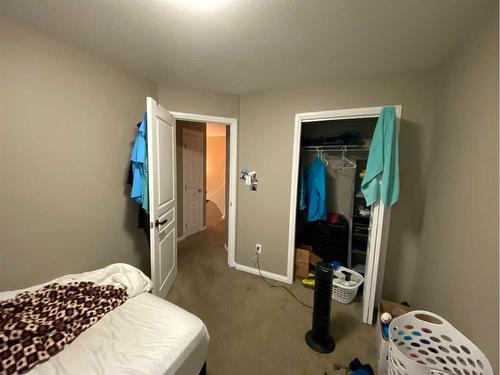 799 Silkstone Close West, Lethbridge, AB - Indoor Photo Showing Bedroom