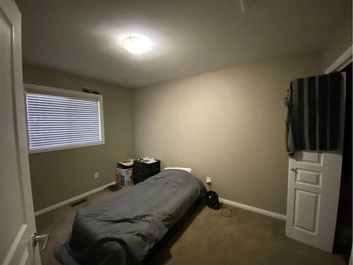 799 Silkstone Close West, Lethbridge, AB - Indoor Photo Showing Bedroom