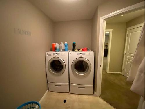 799 Silkstone Close West, Lethbridge, AB - Indoor Photo Showing Laundry Room