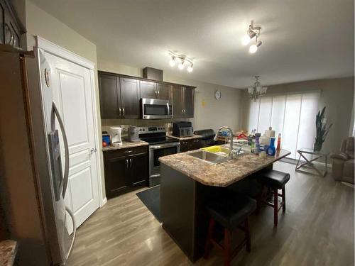 799 Silkstone Close West, Lethbridge, AB - Indoor Photo Showing Kitchen