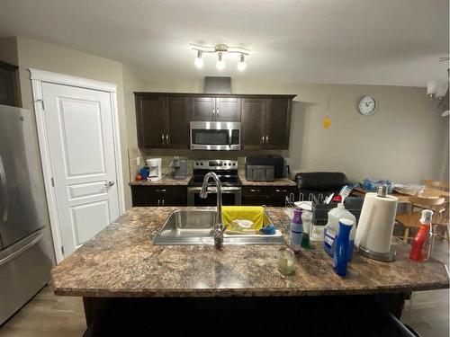 799 Silkstone Close West, Lethbridge, AB - Indoor Photo Showing Kitchen With Double Sink