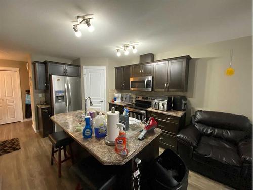 799 Silkstone Close West, Lethbridge, AB - Indoor Photo Showing Kitchen