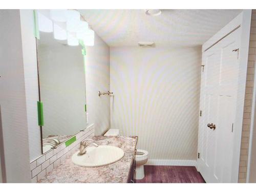 5502 54 Avenue, Taber, AB - Indoor Photo Showing Bathroom