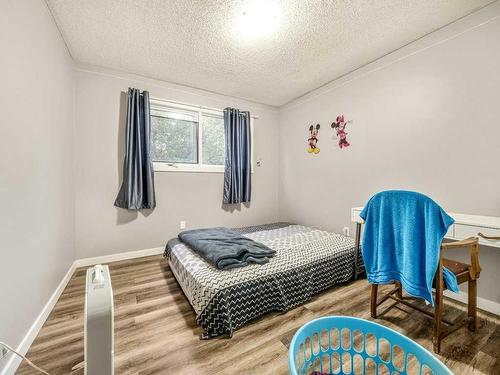 119 Cayuga Crescent West, Lethbridge, AB - Indoor Photo Showing Bedroom