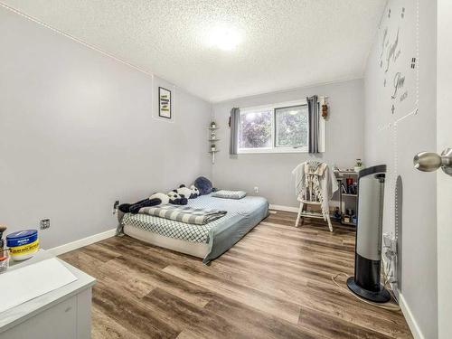 119 Cayuga Crescent West, Lethbridge, AB - Indoor Photo Showing Bedroom