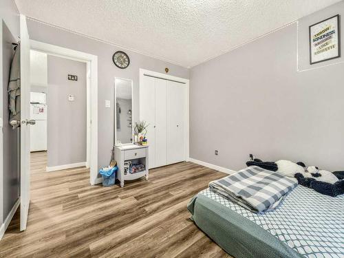 119 Cayuga Crescent West, Lethbridge, AB - Indoor Photo Showing Bedroom