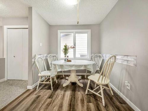 119 Cayuga Crescent West, Lethbridge, AB - Indoor Photo Showing Dining Room