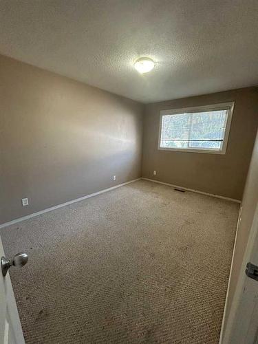 21-1915 18 Avenue North, Lethbridge, AB - Indoor Photo Showing Other Room