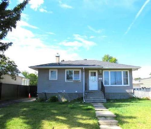 622 10 Street North, Lethbridge, AB - Outdoor