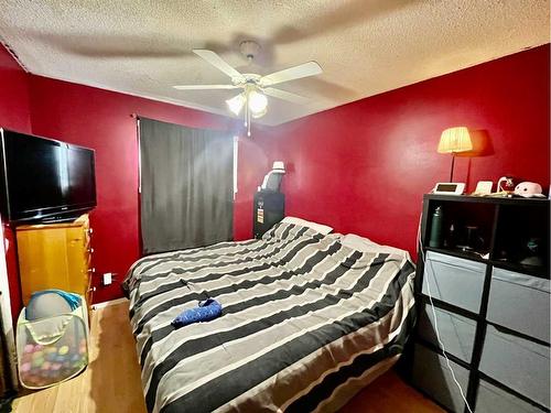 1829 7 Avenue North, Lethbridge, AB - Indoor Photo Showing Bedroom