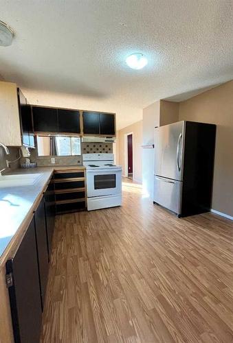 1829 7 Avenue North, Lethbridge, AB - Indoor Photo Showing Kitchen