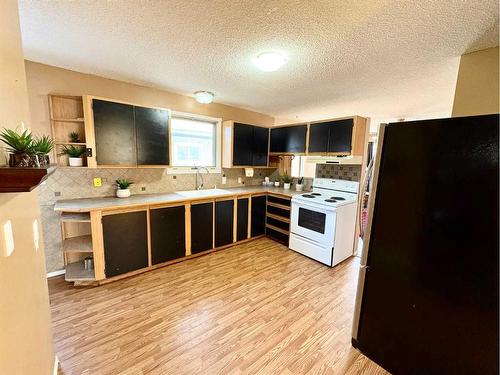 1829 7 Avenue North, Lethbridge, AB - Indoor Photo Showing Kitchen