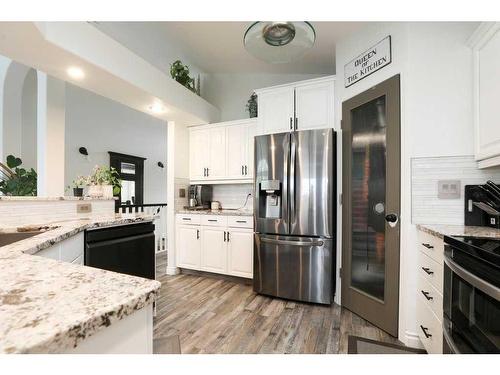 2803 48 Avenue South, Lethbridge, AB - Indoor Photo Showing Kitchen