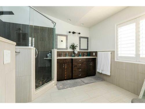 2803 48 Avenue South, Lethbridge, AB - Indoor Photo Showing Bathroom