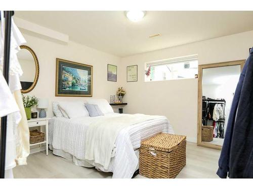 2803 48 Avenue South, Lethbridge, AB - Indoor Photo Showing Bedroom