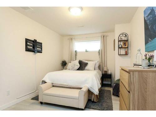 2803 48 Avenue South, Lethbridge, AB - Indoor Photo Showing Bedroom