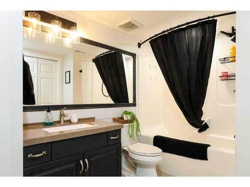 2803 48 Avenue South, Lethbridge, AB - Indoor Photo Showing Bathroom