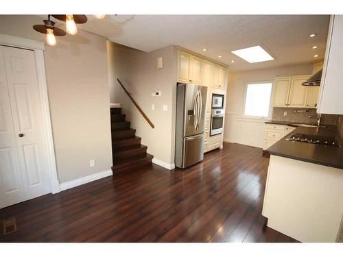 349 Leaside Avenue South, Lethbridge, AB - Indoor Photo Showing Kitchen