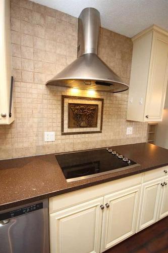 349 Leaside Avenue South, Lethbridge, AB - Indoor Photo Showing Kitchen