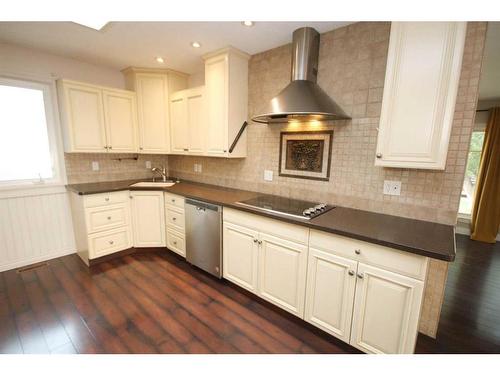 349 Leaside Avenue South, Lethbridge, AB - Indoor Photo Showing Kitchen