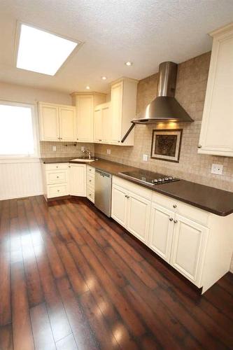 349 Leaside Avenue South, Lethbridge, AB - Indoor Photo Showing Kitchen