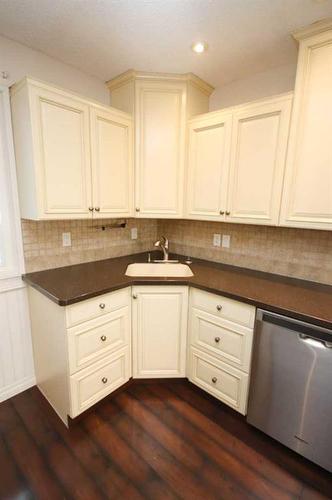 349 Leaside Avenue South, Lethbridge, AB - Indoor Photo Showing Kitchen