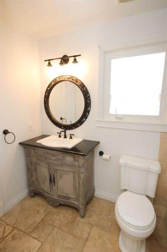 349 Leaside Avenue South, Lethbridge, AB - Indoor Photo Showing Bathroom