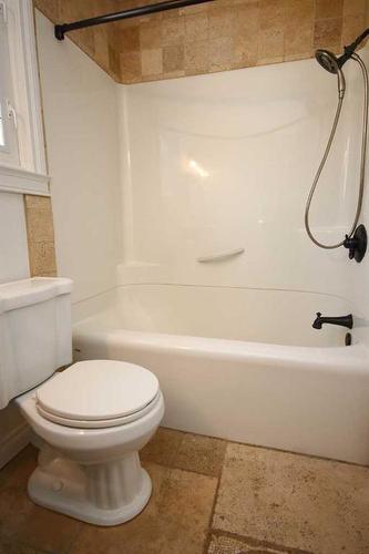 349 Leaside Avenue South, Lethbridge, AB - Indoor Photo Showing Bathroom