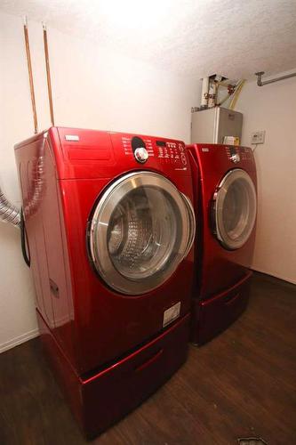 349 Leaside Avenue South, Lethbridge, AB - Indoor Photo Showing Laundry Room