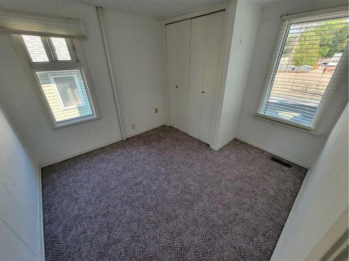 137 14 Street North, Lethbridge, AB - Indoor Photo Showing Other Room