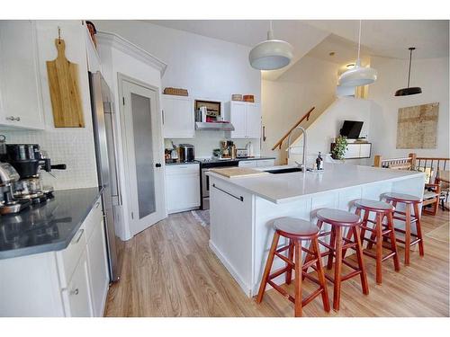 476 Lynx Crescent North, Lethbridge, AB - Indoor Photo Showing Kitchen