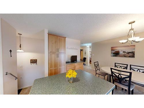 2021 17 Street North, Lethbridge, AB - Indoor Photo Showing Dining Room