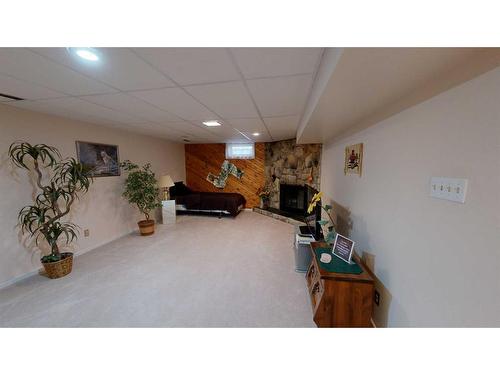 2021 17 Street North, Lethbridge, AB - Indoor