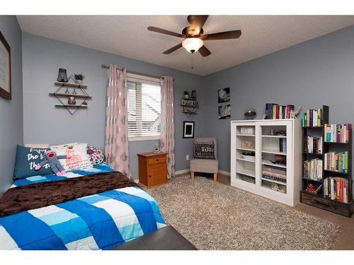 254 Firelight Crescent West, Lethbridge, AB - Indoor Photo Showing Bedroom