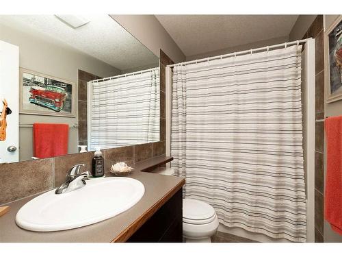 254 Firelight Crescent West, Lethbridge, AB - Indoor Photo Showing Bathroom