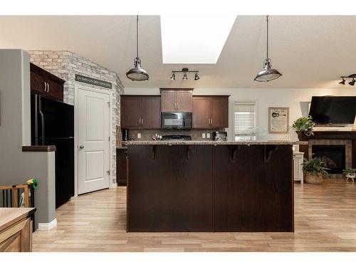 254 Firelight Crescent West, Lethbridge, AB - Indoor Photo Showing Kitchen