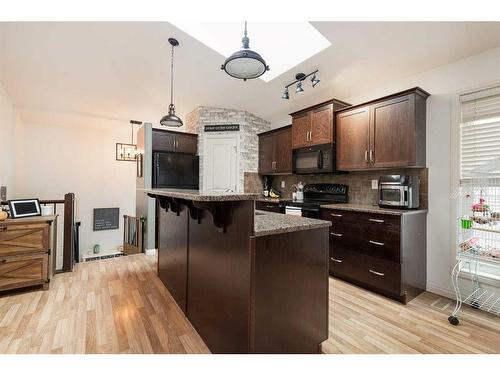 254 Firelight Crescent West, Lethbridge, AB - Indoor Photo Showing Kitchen