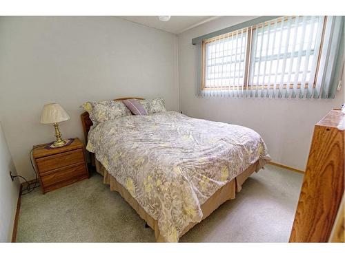 1038 Great Lakes Road South, Lethbridge, AB - Indoor Photo Showing Bedroom