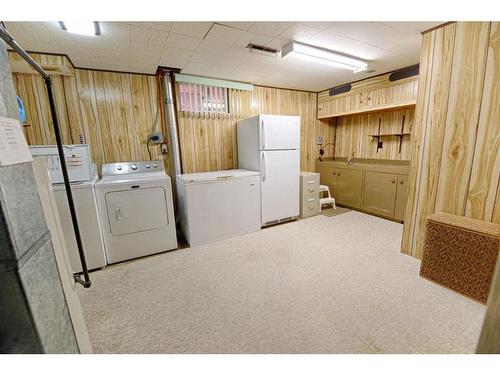 1038 Great Lakes Road South, Lethbridge, AB - Indoor Photo Showing Laundry Room