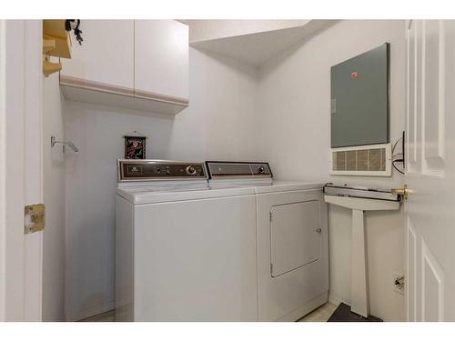 317-100 2 Avenue South, Lethbridge, AB - Indoor Photo Showing Laundry Room